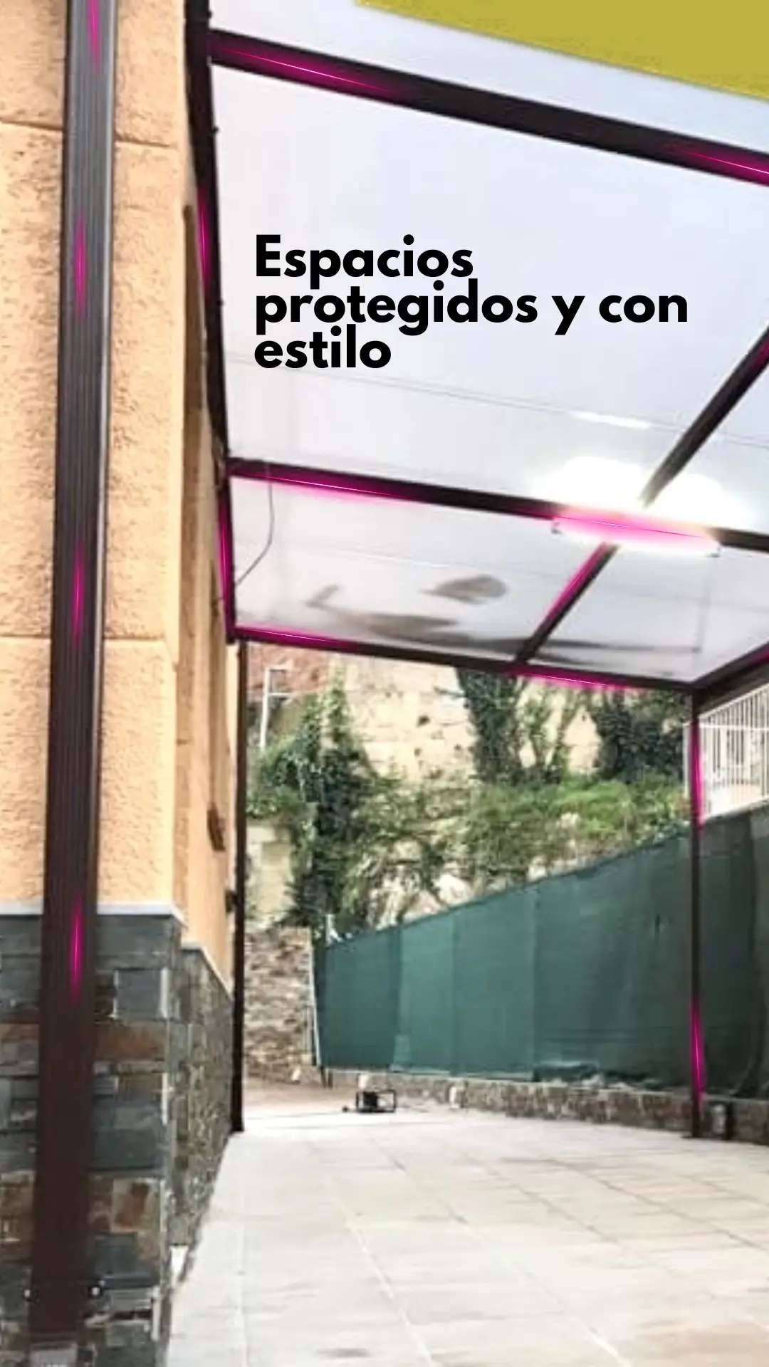 Cobertizo de aluminio instalado en zona de parrilla familiar