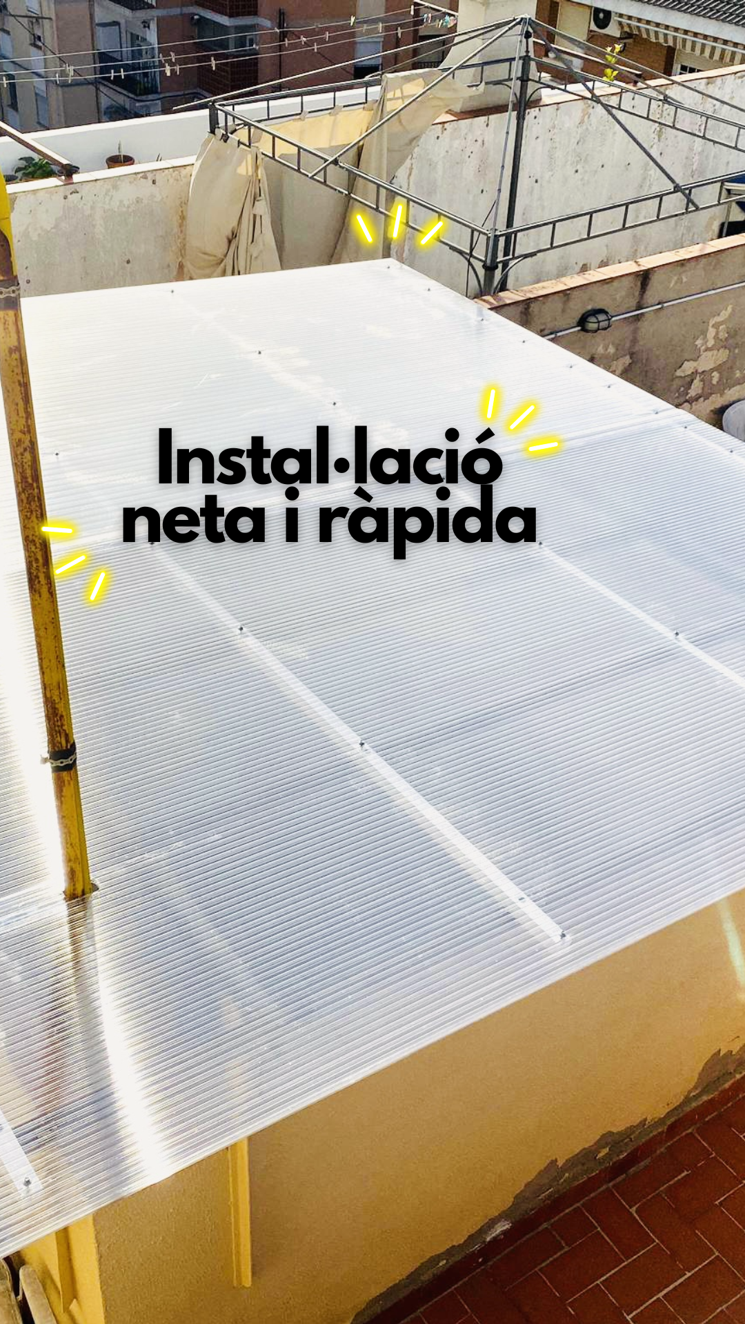 Instal·lació de claraboies de policarbonat neta i ràpida en coberta plana